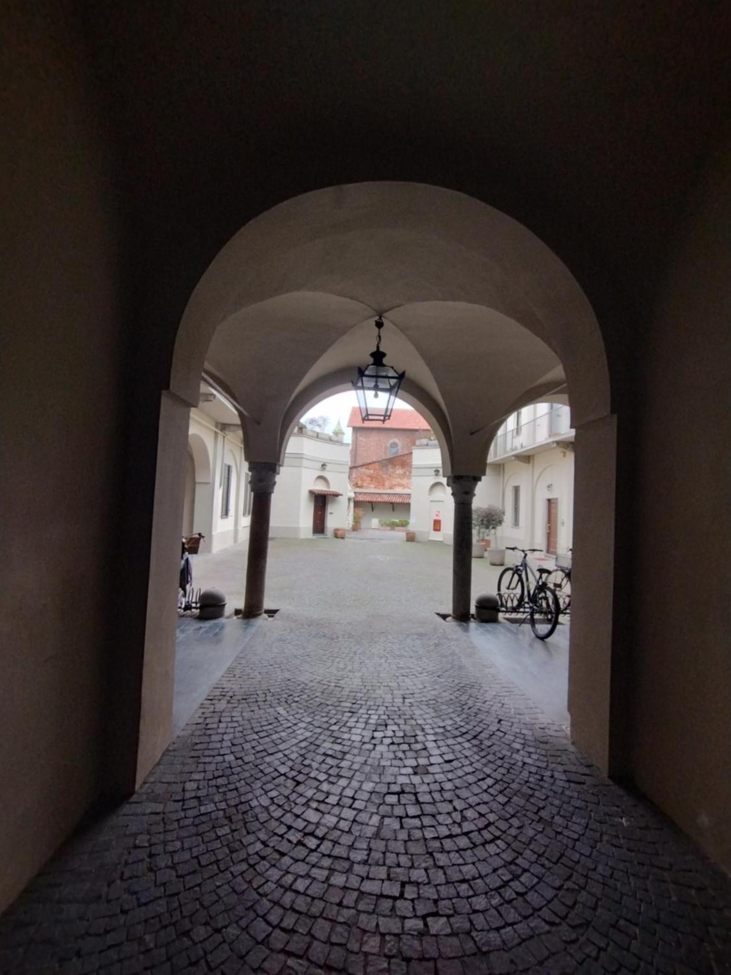 Palazzo Cusani Charming Rooms Vercelli Zewnętrze zdjęcie