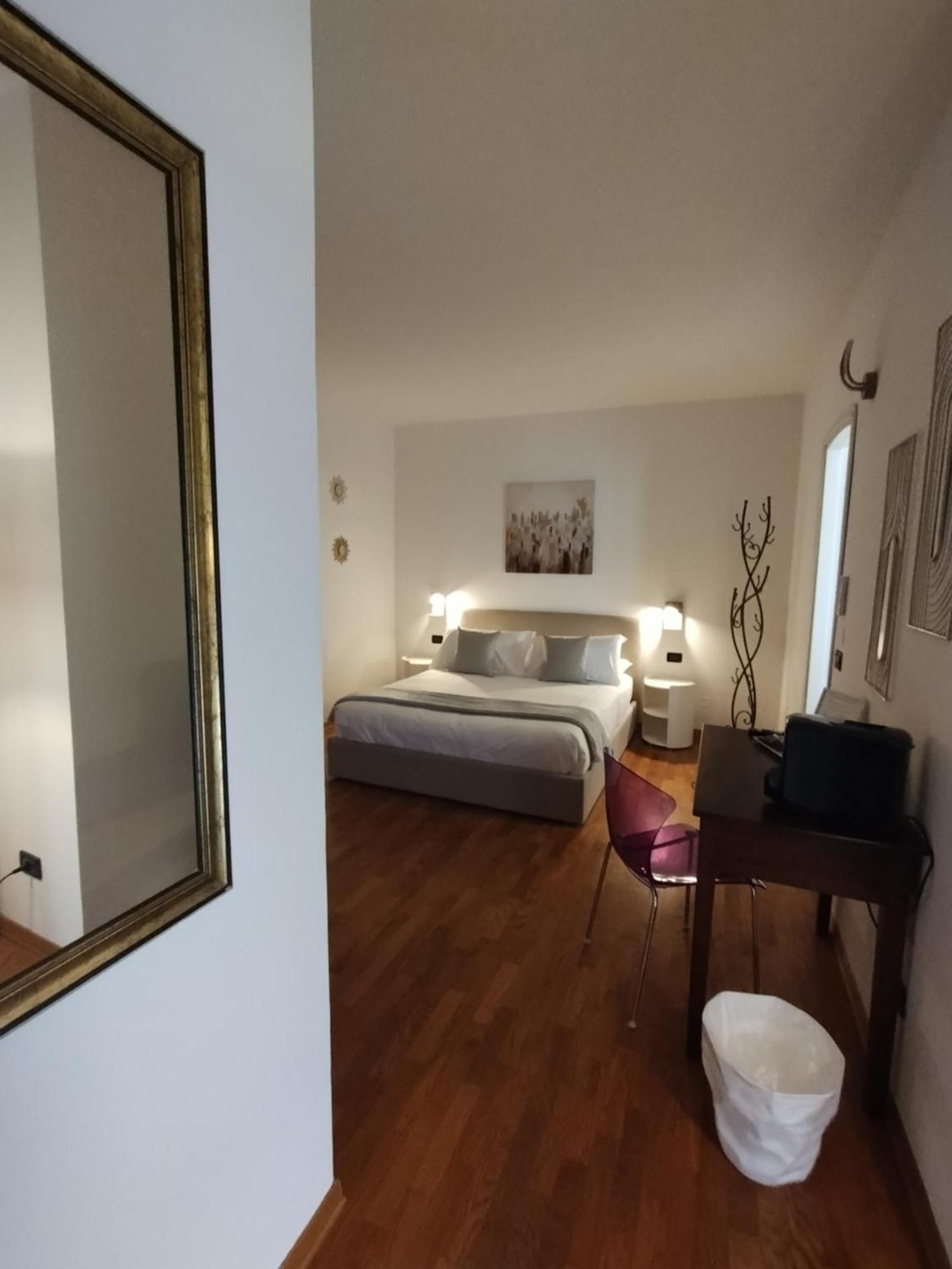 Palazzo Cusani Charming Rooms Vercelli Zewnętrze zdjęcie